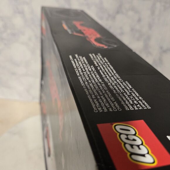 LEGO Technic Ford Bronco (42213) - Picture 8 of 10